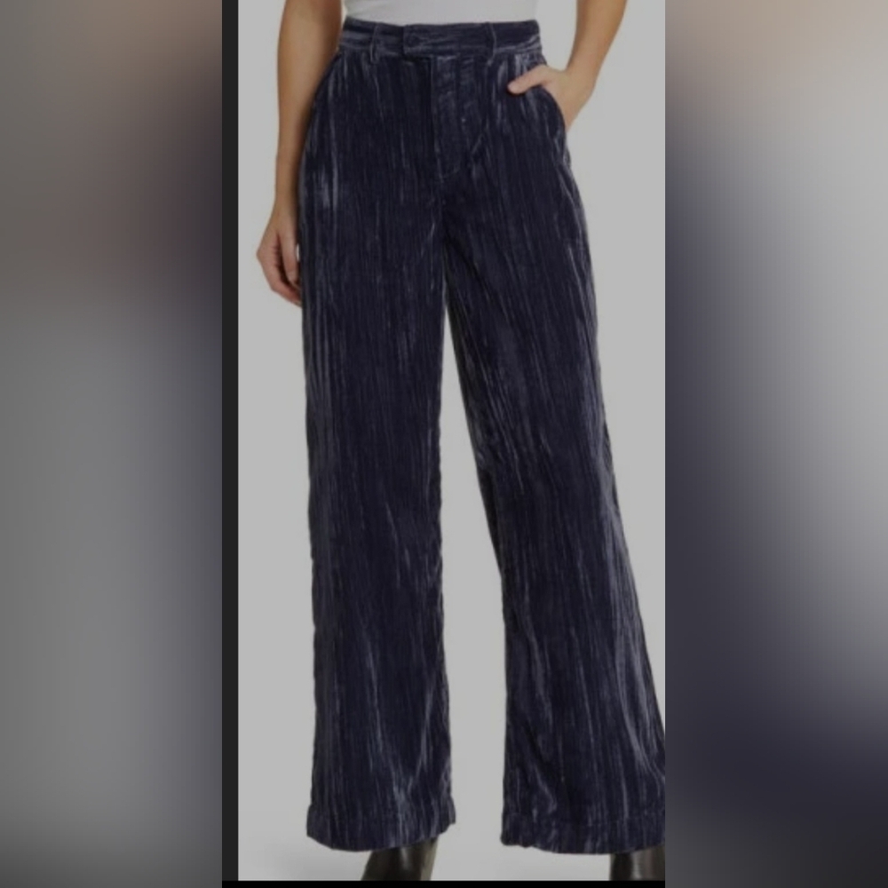 Treasure & Bond Relaxed Fix Wide Leg Plissé Velvet Pants in Navy